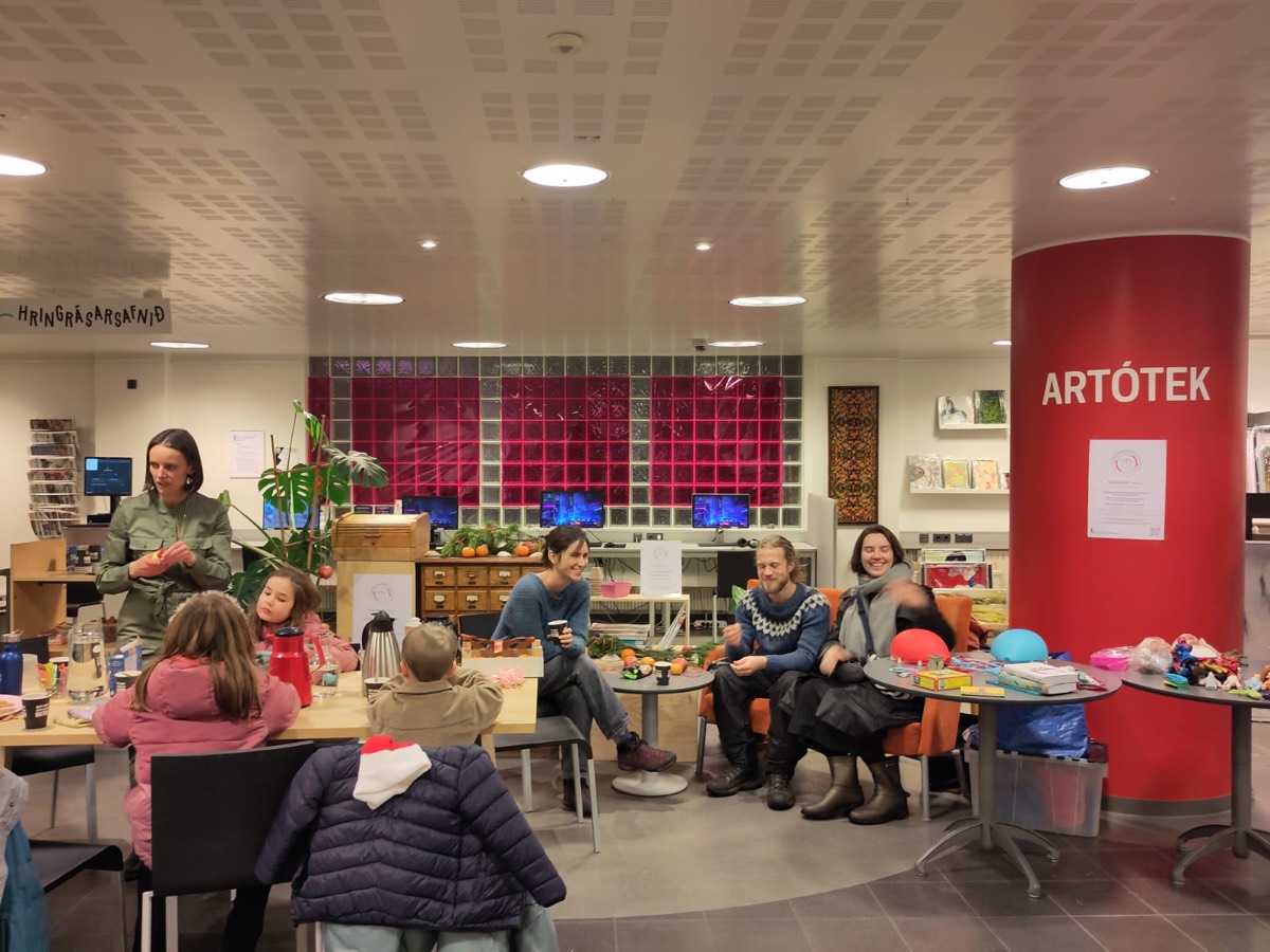 Christmas gift exchange at Borgarbókasafnið Grófinni